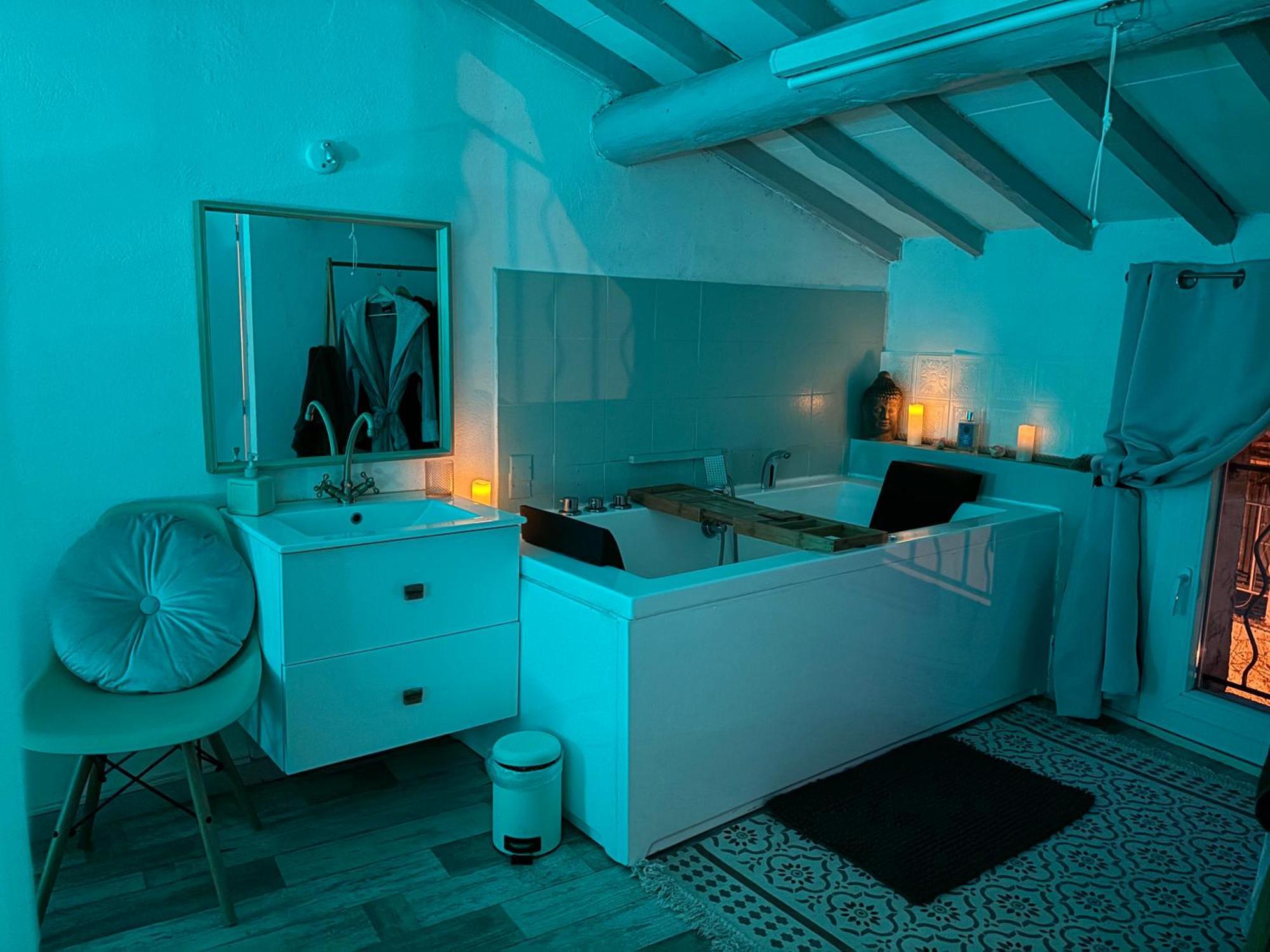Love Appart Balneo Jacuzzi Romantique Insolite Le Barroux Exteriér fotografie